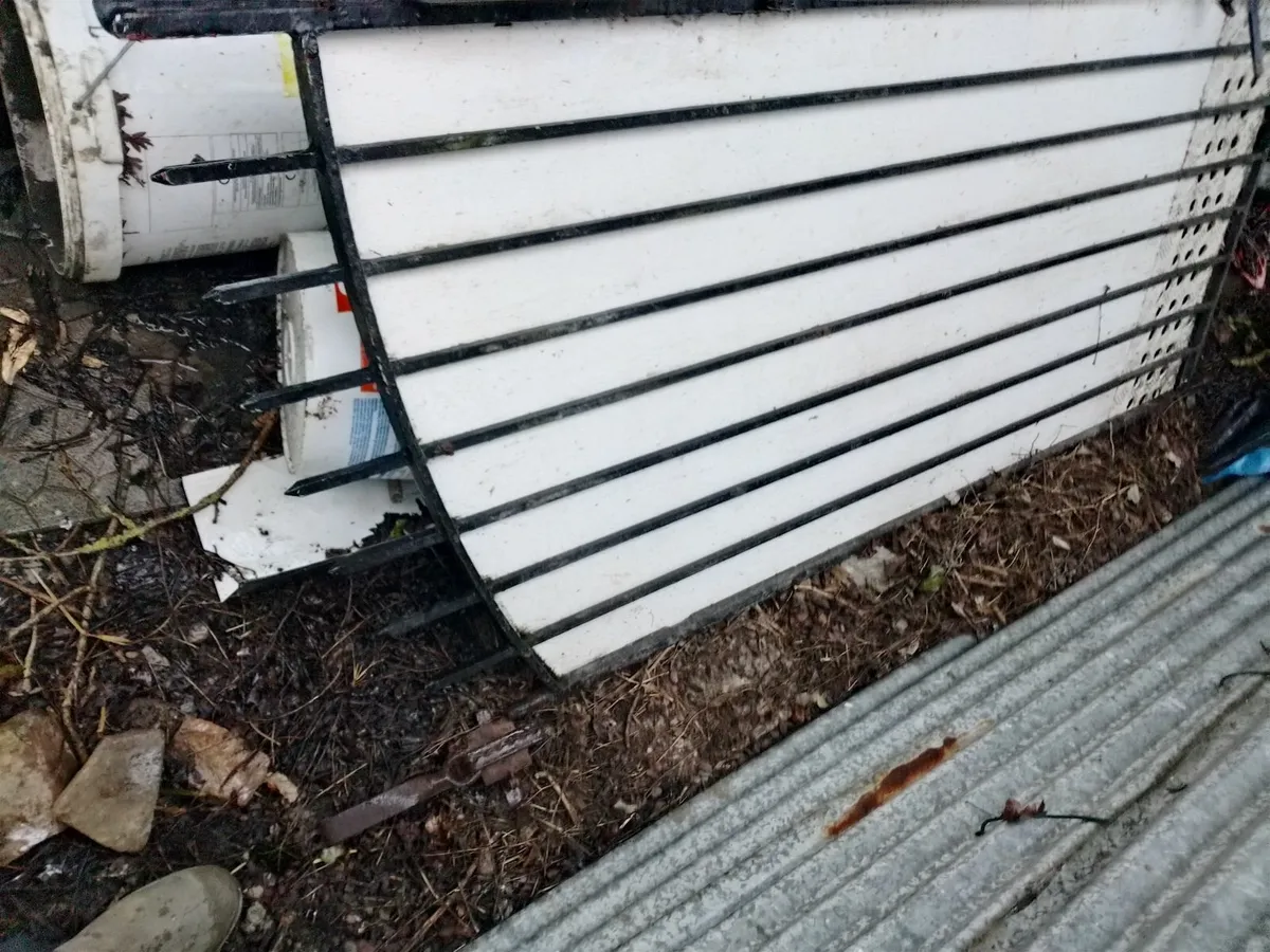 Steel plated Gate. - Image 1