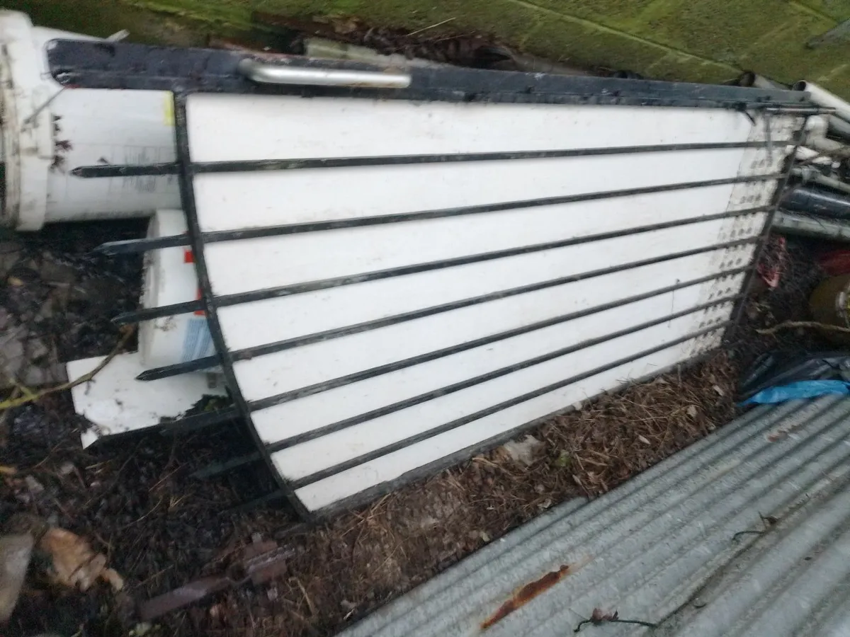 Steel plated Gate. - Image 2