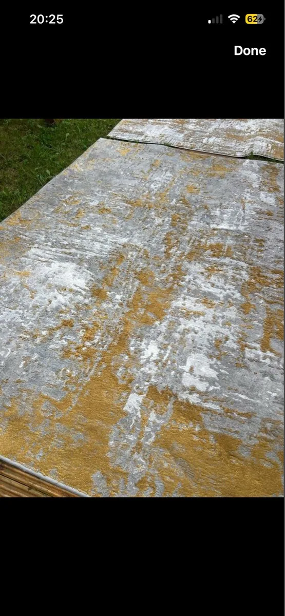 Large rug and matching runner - Image 2