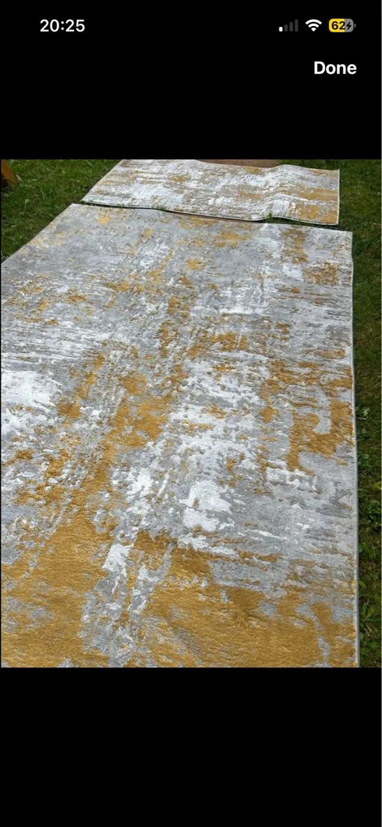 Large rug and matching runner - Image 3