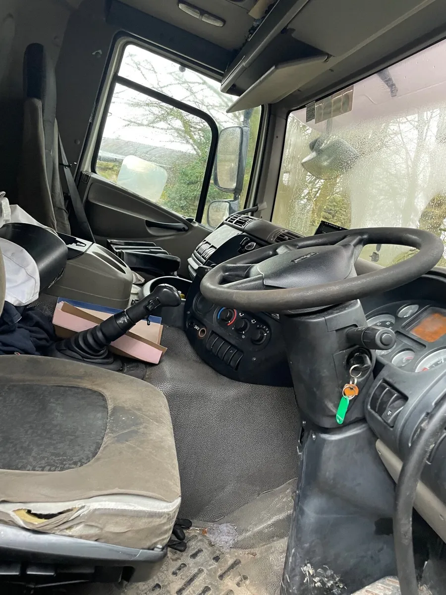 Daf 65.250 rigid chassis and cab - Image 4