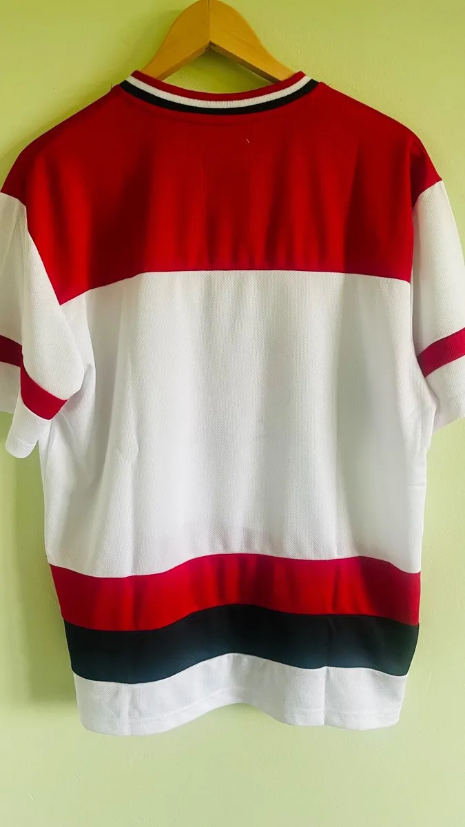New Canada jersey large - Image 2