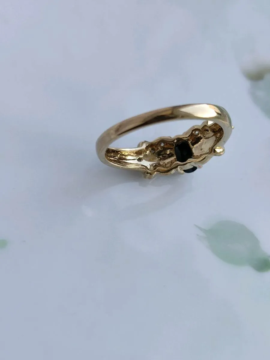 This 9ct gold ring Diamond and Sapphire - Image 4