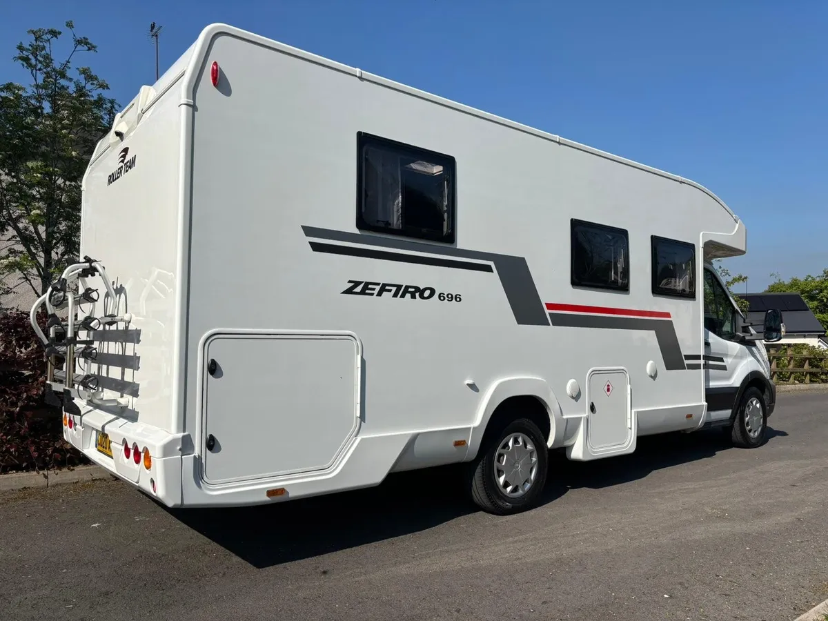 Rollerteam Zefiro 696 - 4 Berth Fixed Island Bed - Image 3