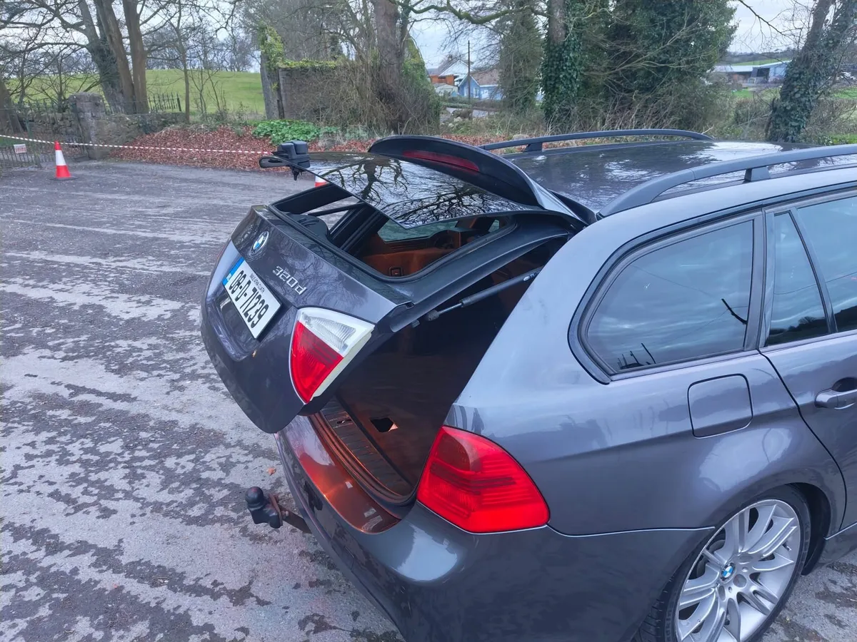 BMW 3-Series Touring - Image 2