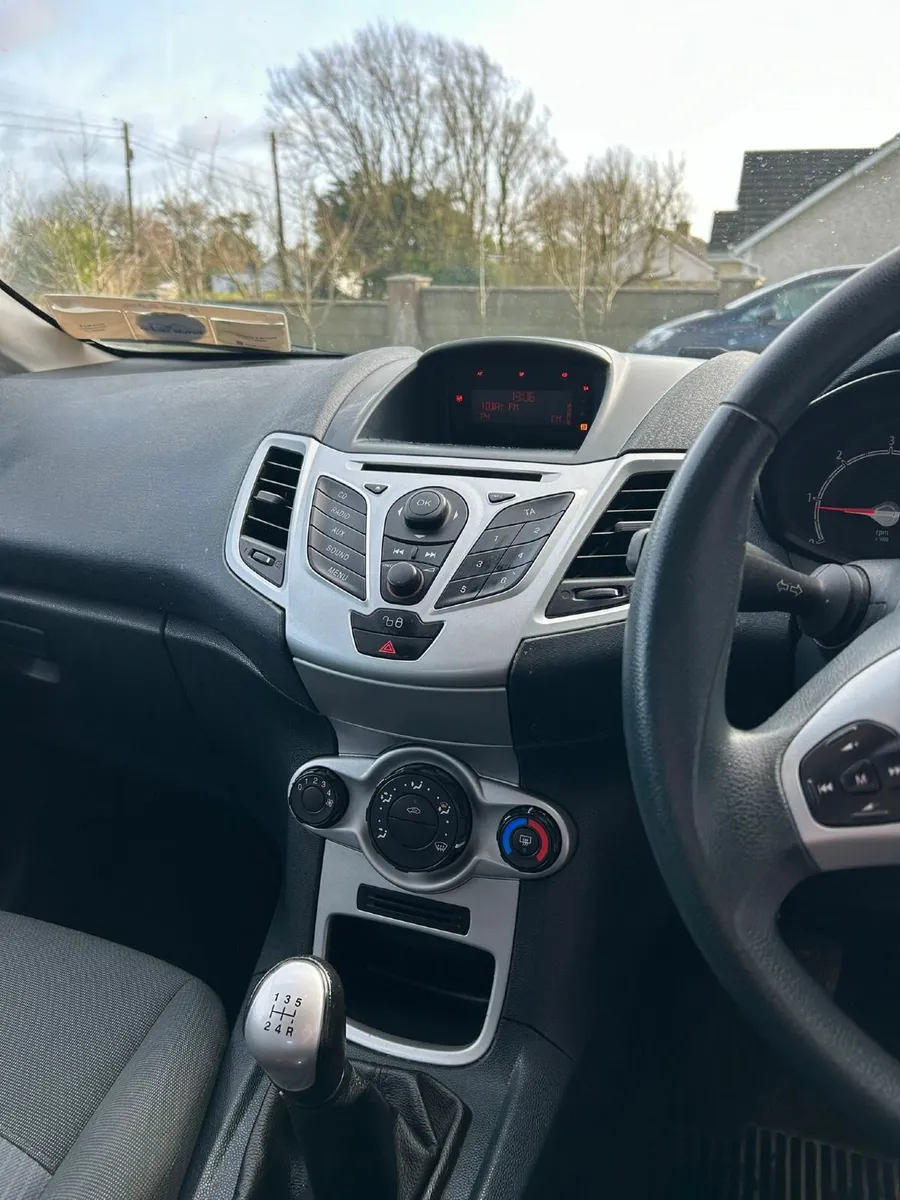 Ford Fiesta 2012 - Image 2
