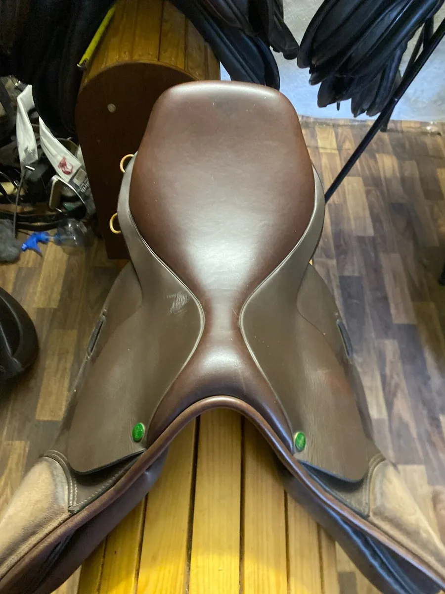 17” ideal brown Leather jump saddle - Image 3
