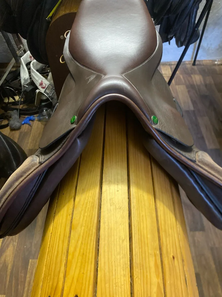 17” ideal brown Leather jump saddle - Image 4