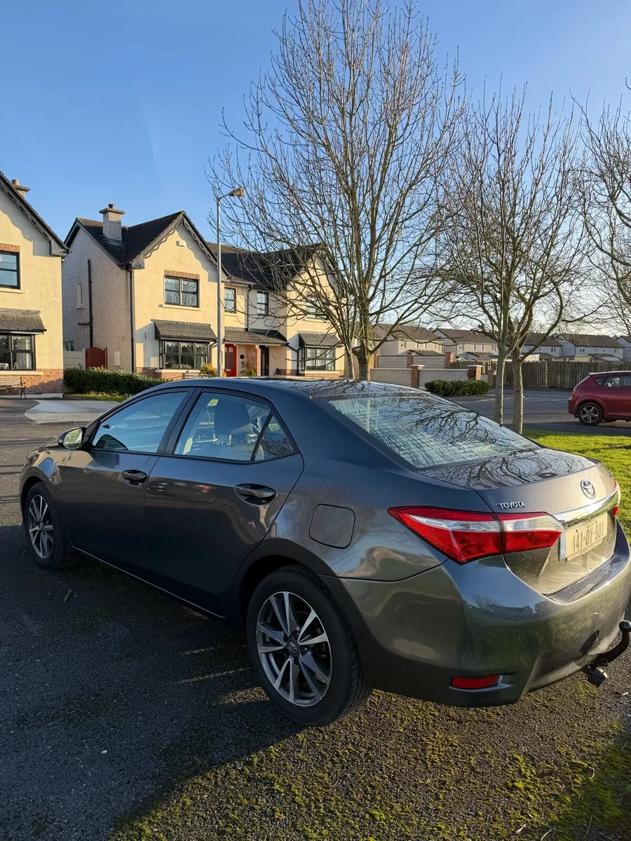 Toyota Corolla Saloon 1.4 Diesel Gray - Image 2