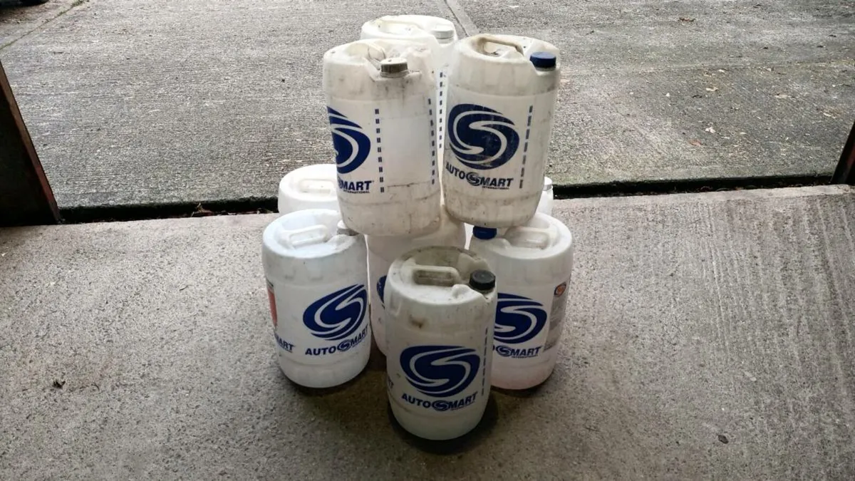 5 gallon drums - Image 1