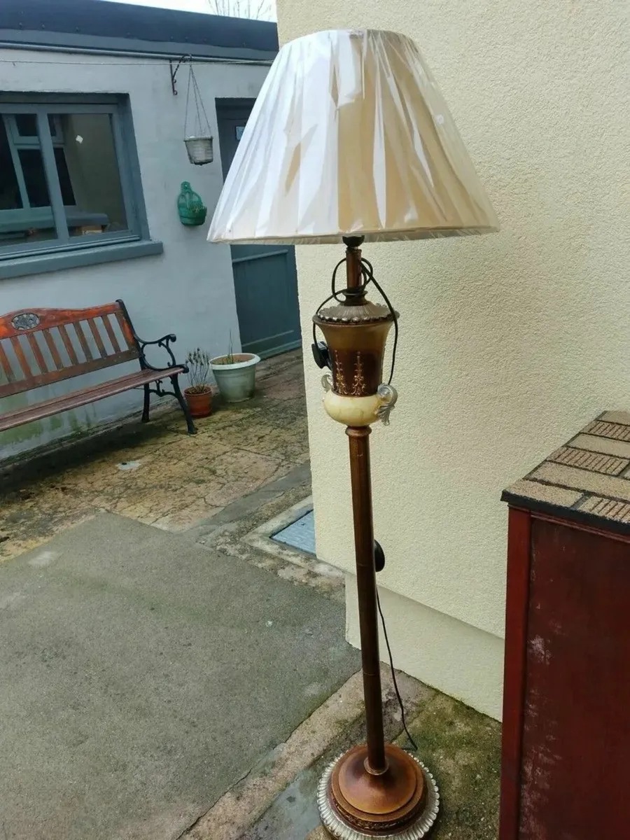 Stylish Retro Standard Lamp - Image 1