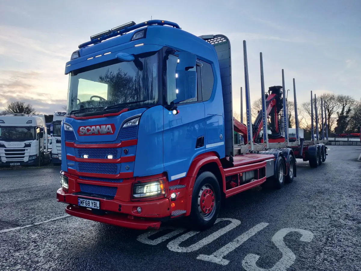 2018 Scania R580 V8 6x4 timber truck with drag - Image 2