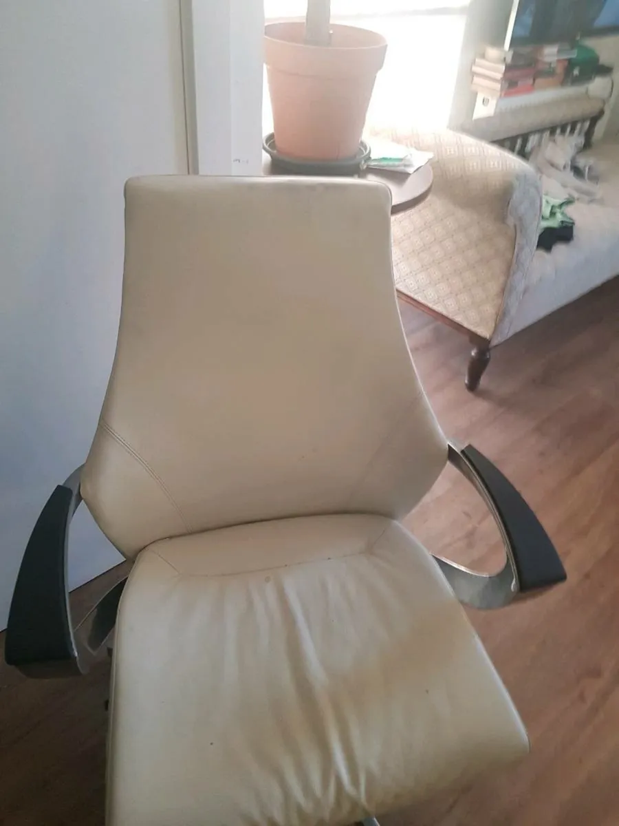 Office chair - Image 1