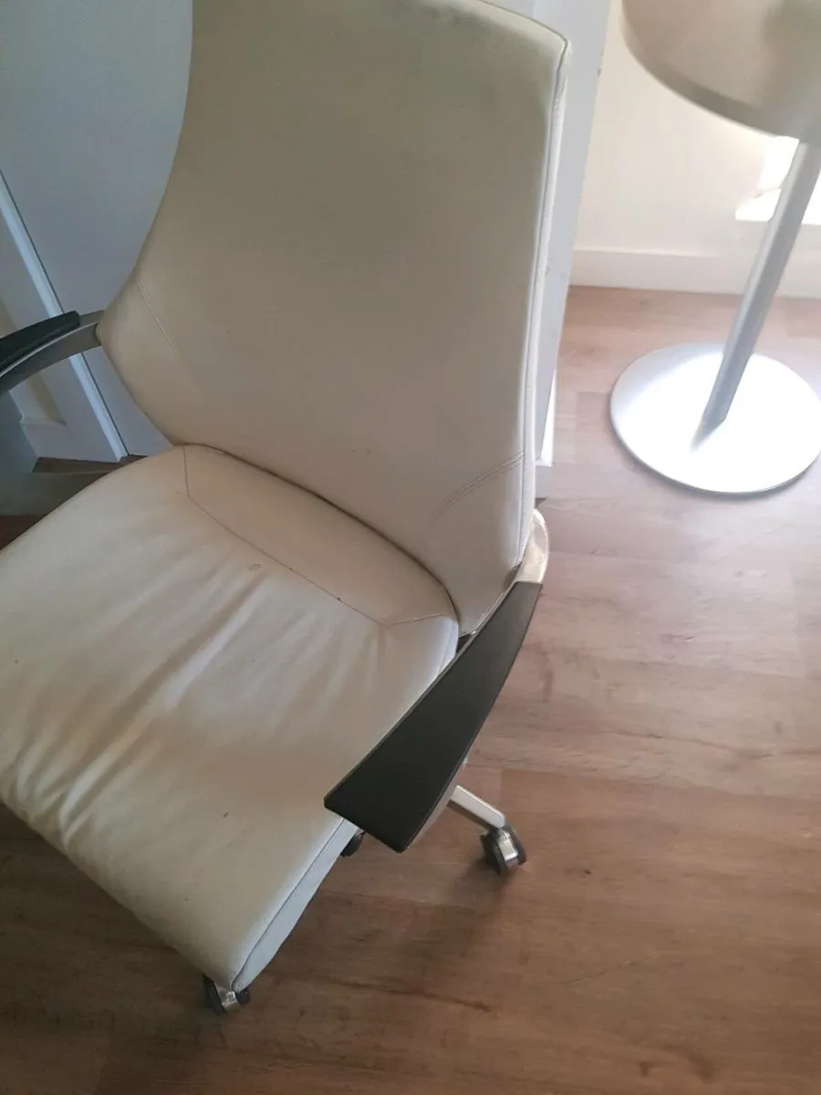 Office chair - Image 2