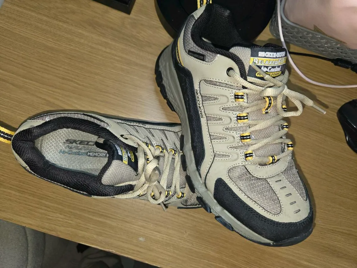 Skechers Relaxed Fit Walking Shoes – EU 42 / UK 8 - Image 1