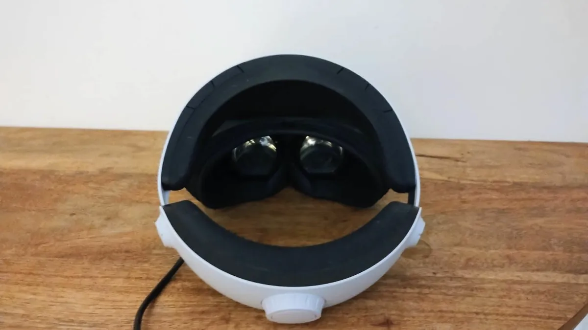 PLAYSTATION VR2 (PSVR2) BUNDLE - Image 3