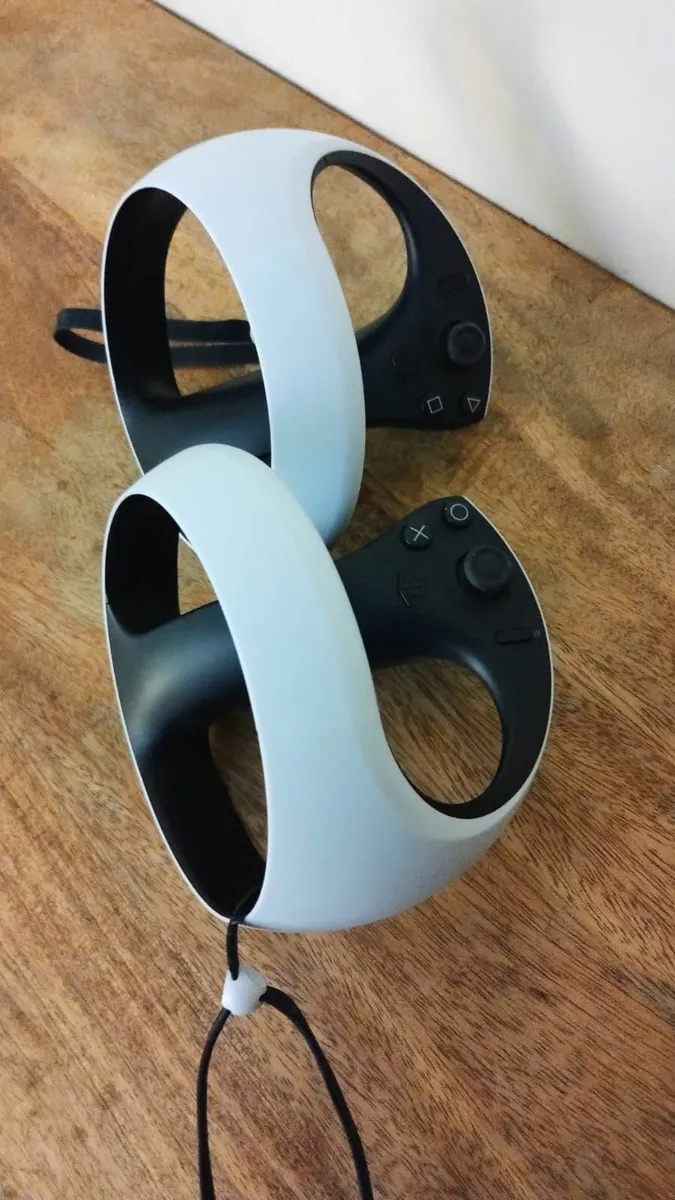 PLAYSTATION VR2 (PSVR2) BUNDLE - Image 4