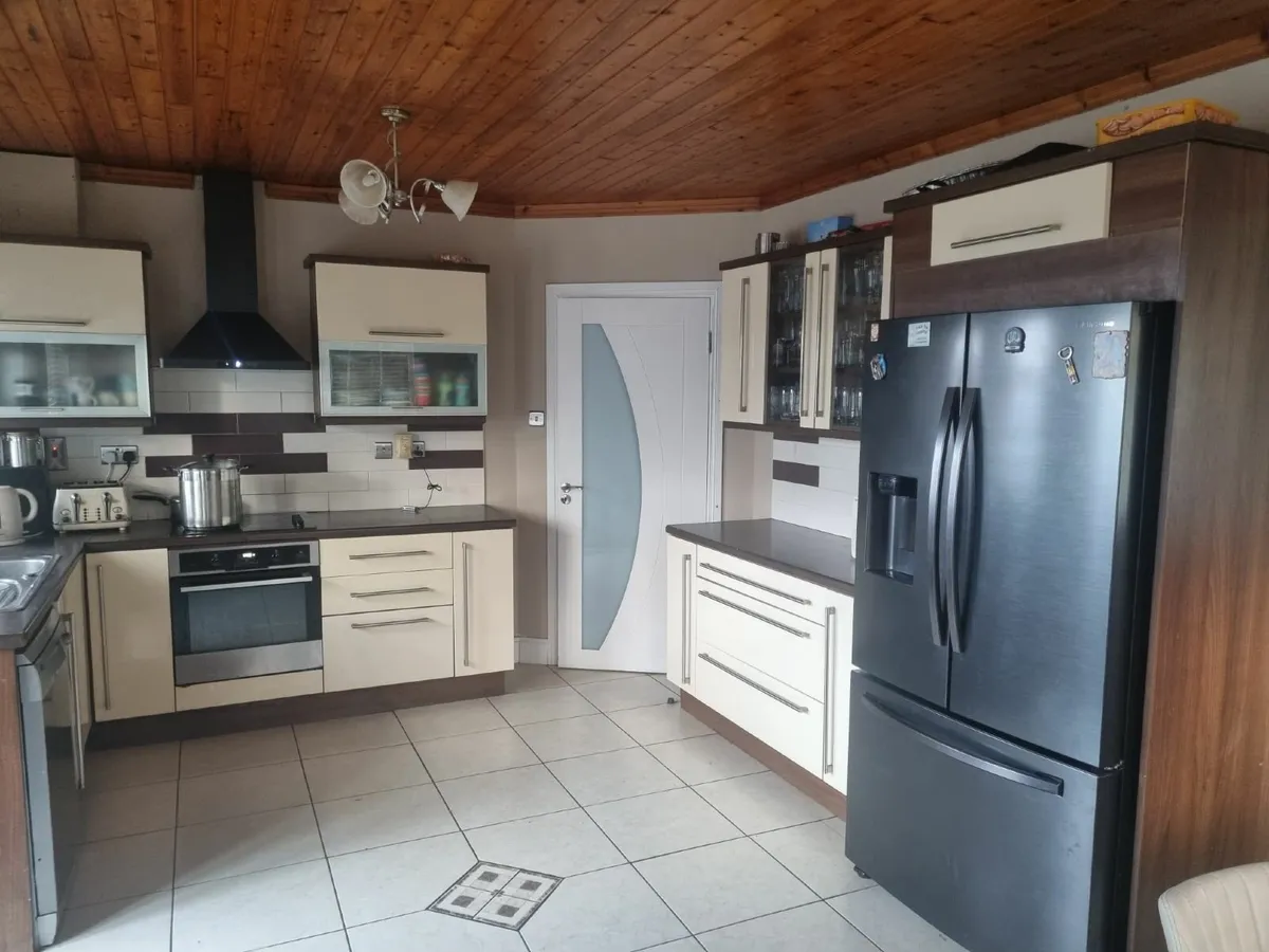 Kitchen cabinets - Image 3