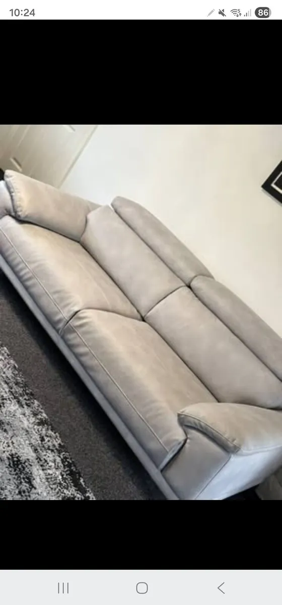 2 seater sliver leather couches - Image 2