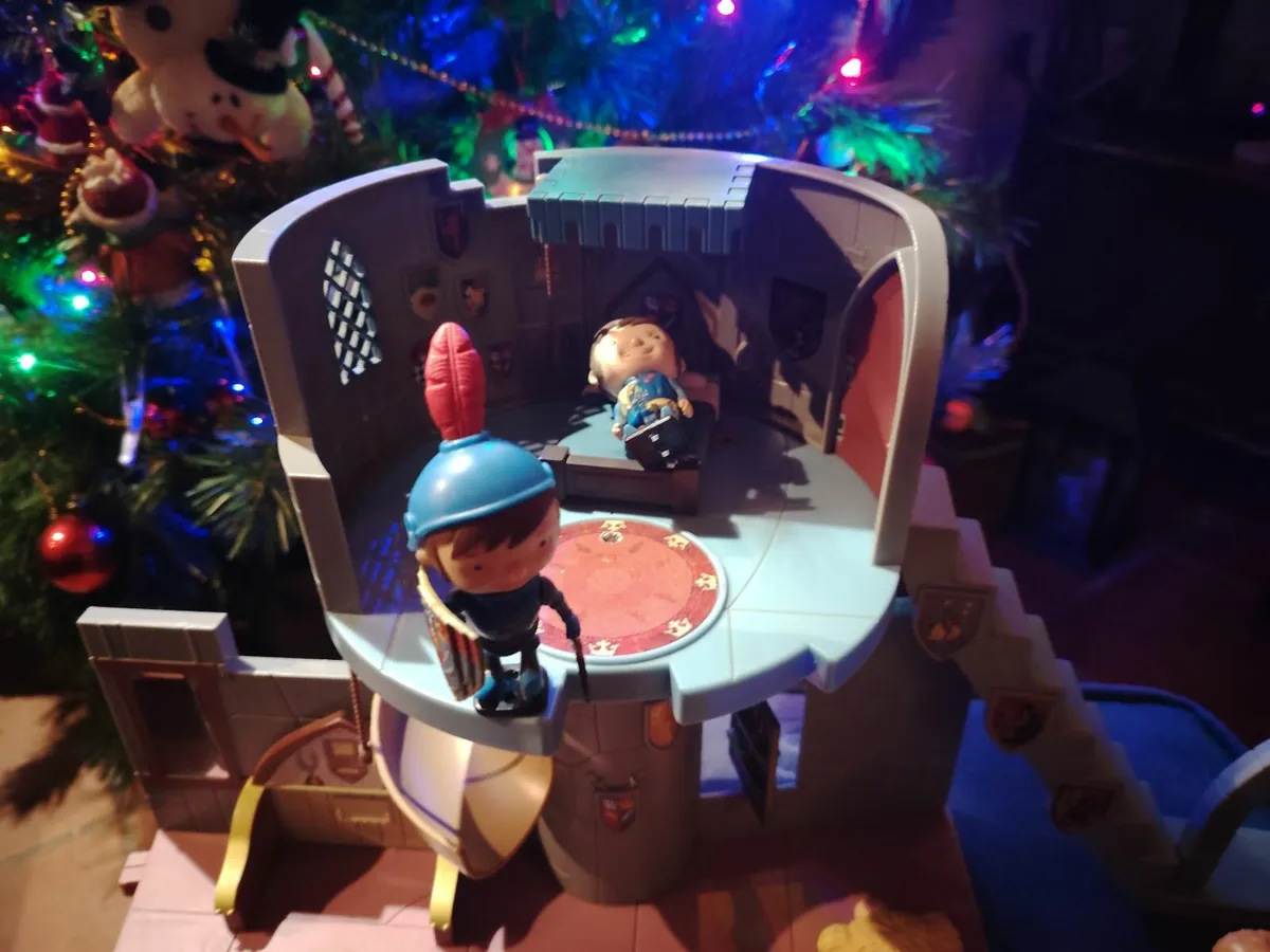 Mike The Knight Glendragon Castle and Characters - Image 1