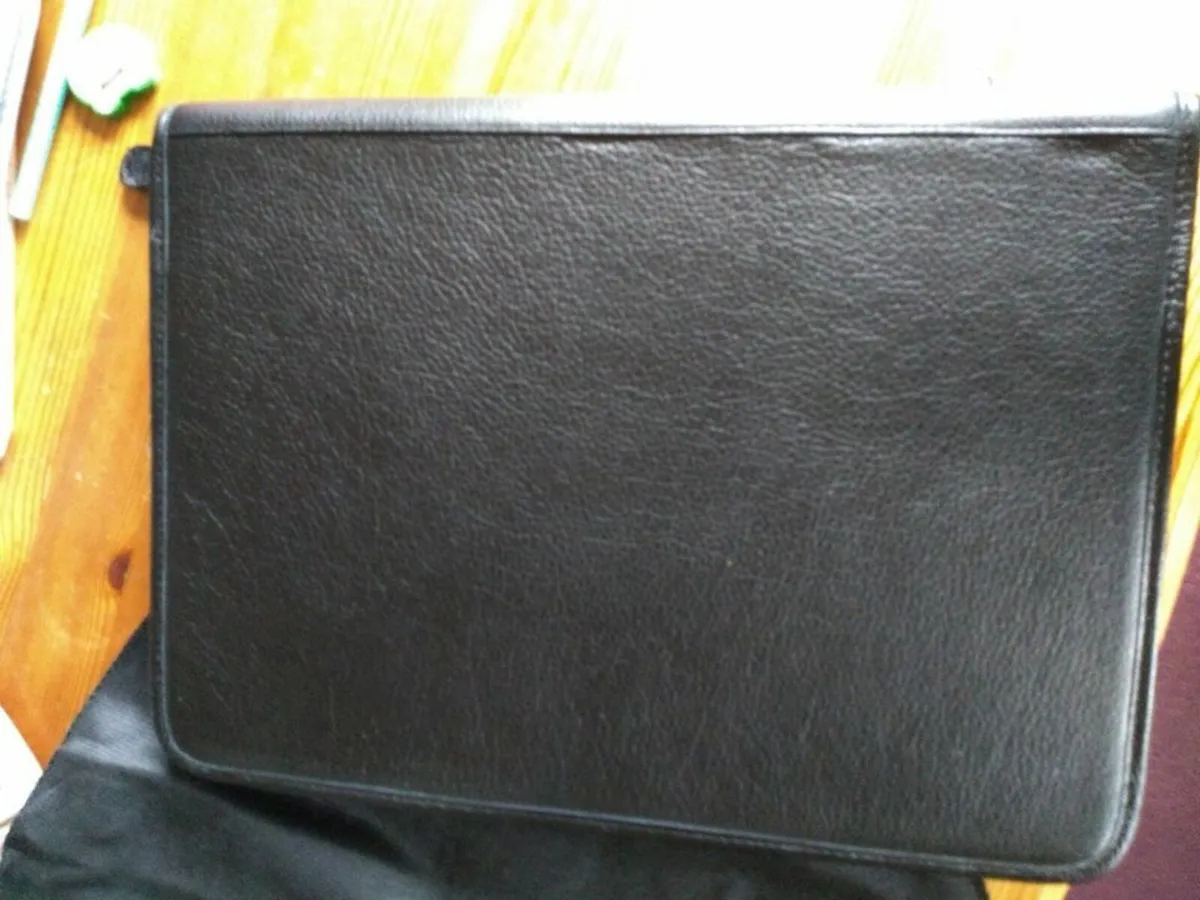 ECCO Branded Leather Holder for Ipad/Tablets/Lapto - Image 2