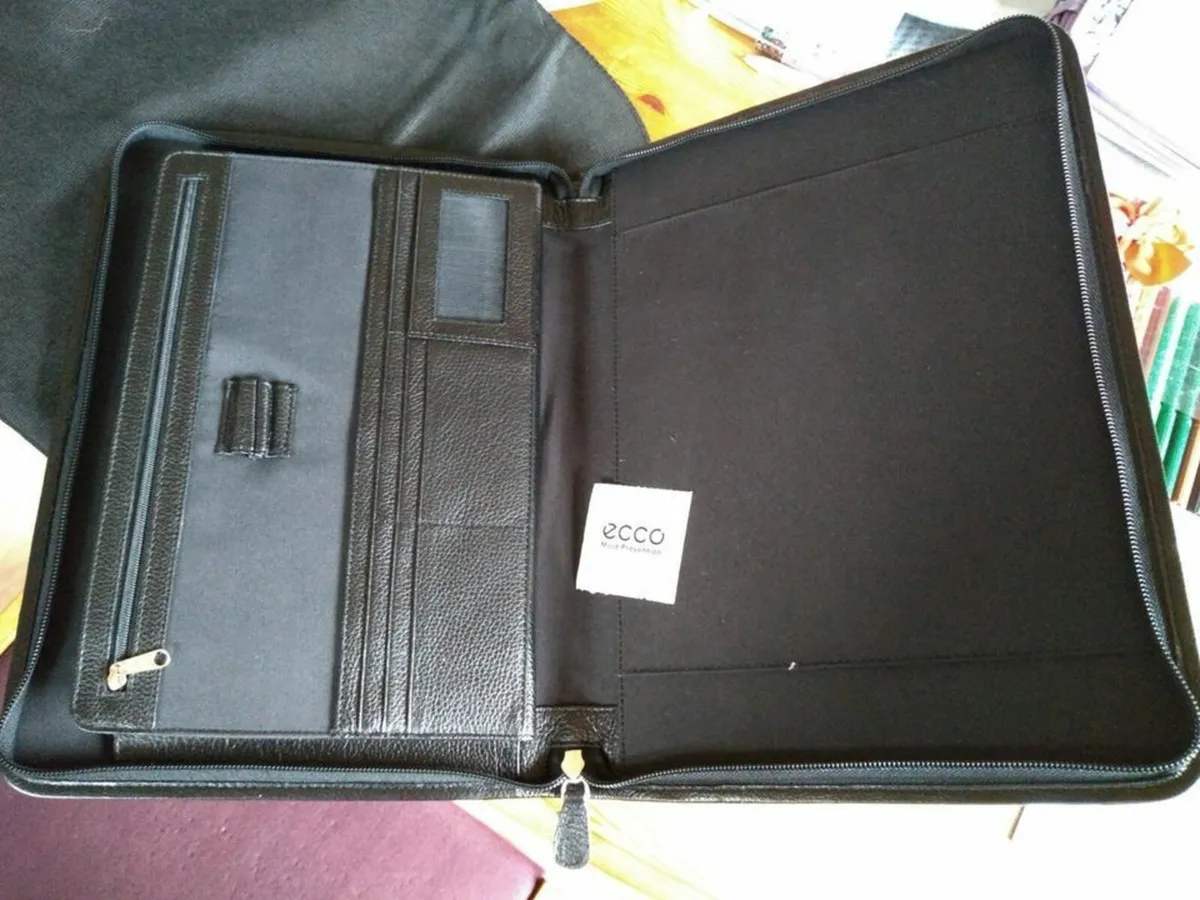 ECCO Branded Leather Holder for Ipad/Tablets/Lapto - Image 4