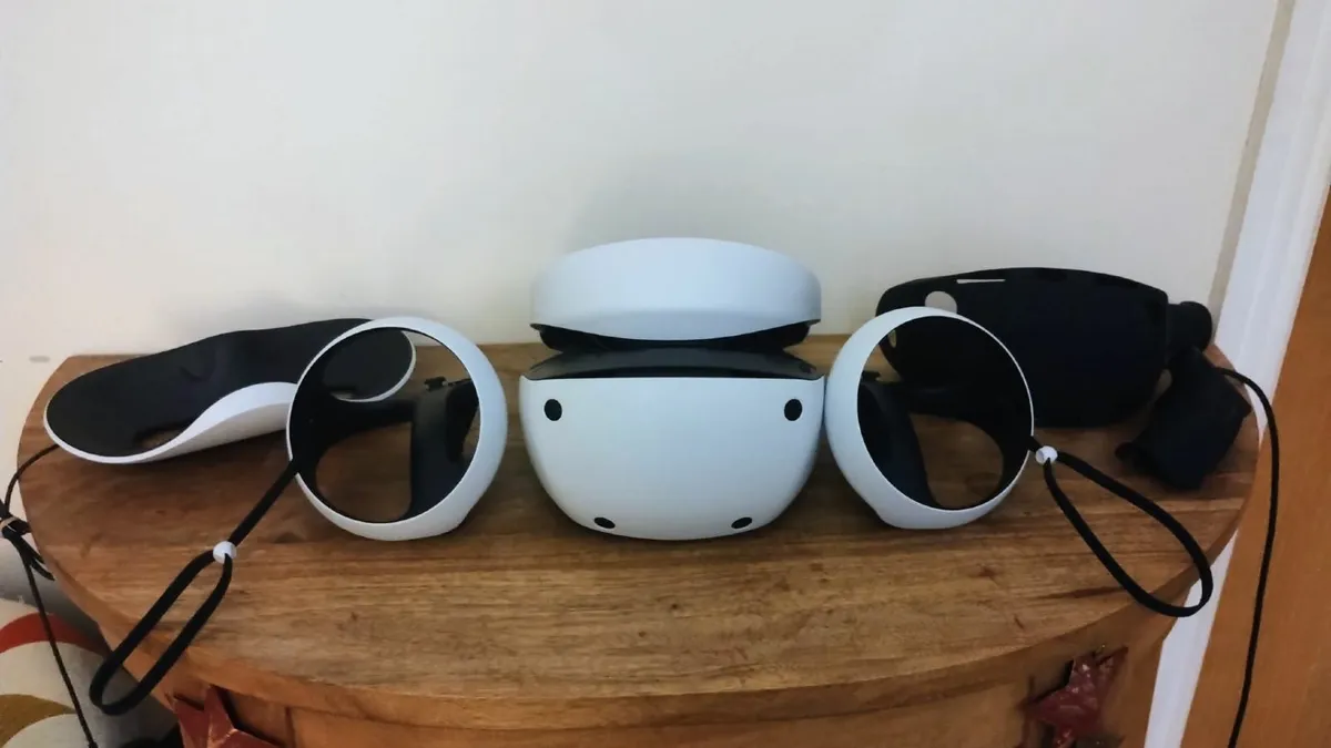 PLAYSTATION VR2 (PSVR2) BUNDLE - Image 1