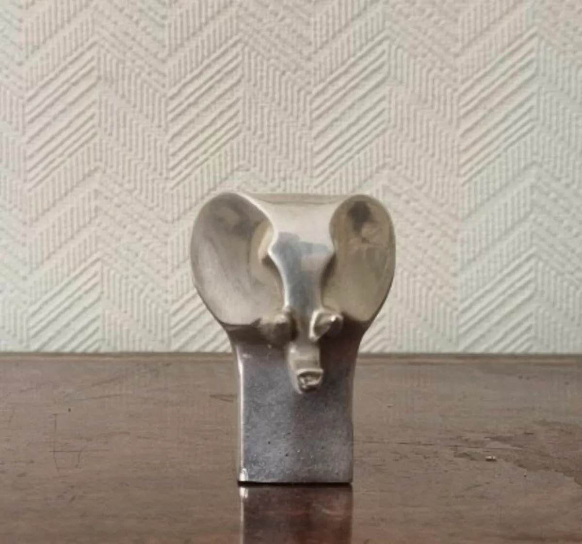 Dan's Design Elephant Paper weight - Image 1