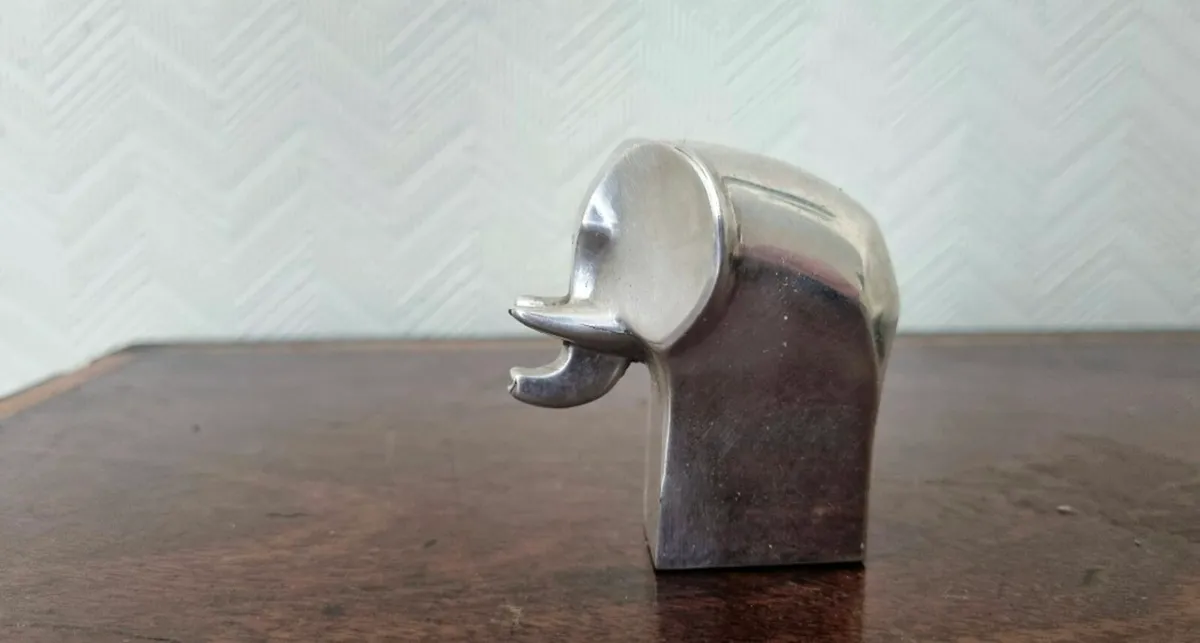 Dan's Design Elephant Paper weight - Image 2