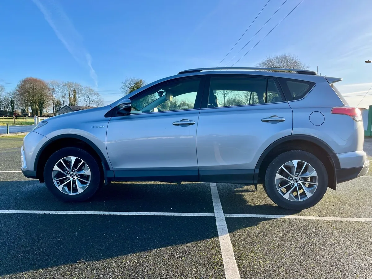 Toyota RAV4 Hybrid LunaSport - Image 4