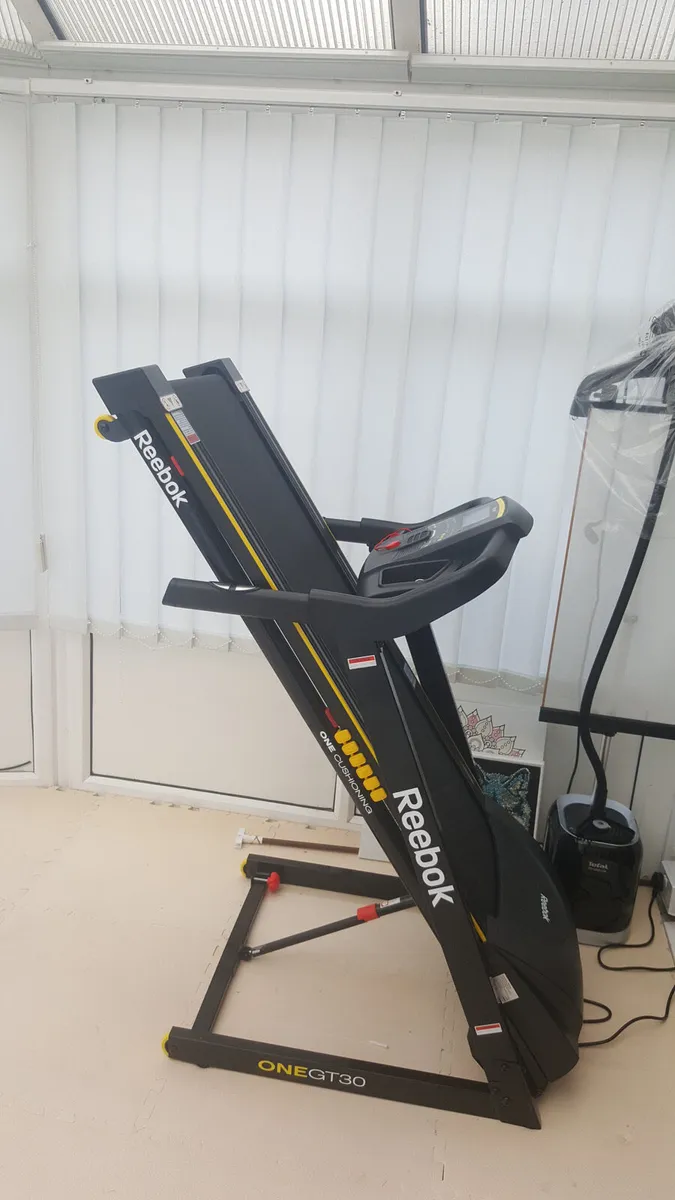 Reebok GT30 treadmill 1-16km / 1-12% incline - Image 1