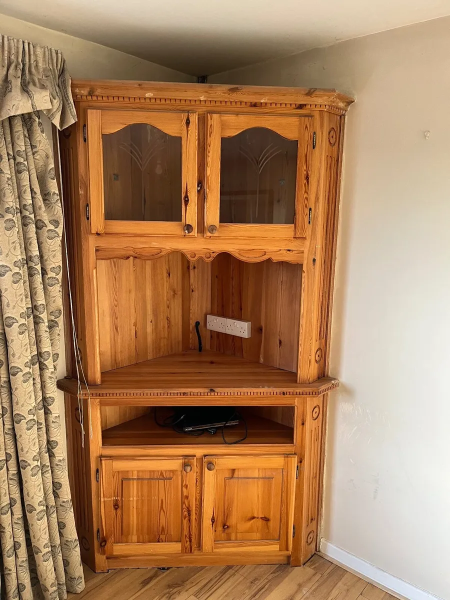 Corner TV unit - Ideal upcycling project.......