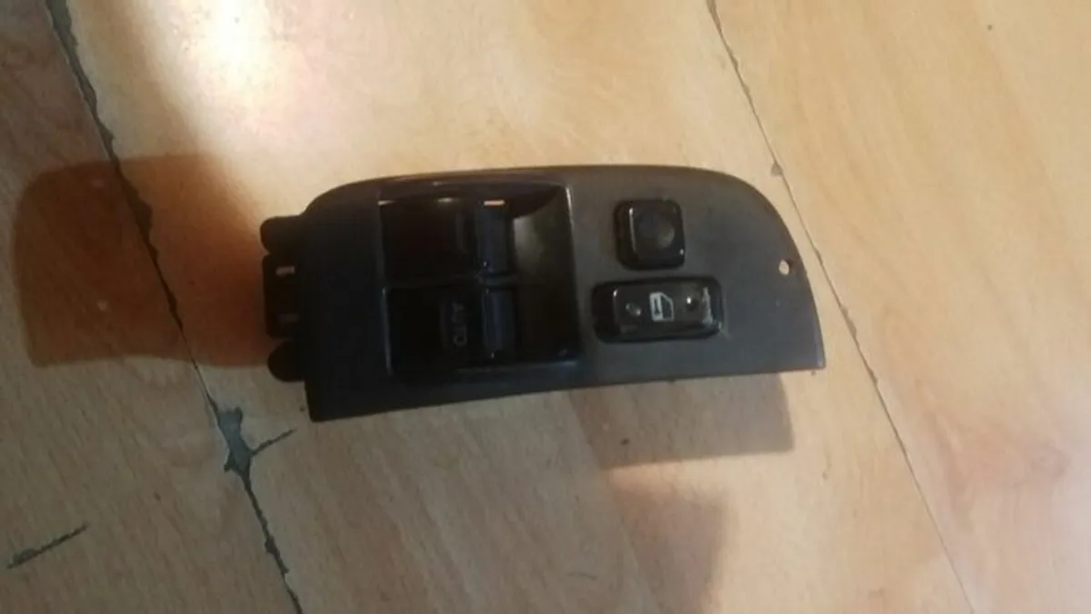 Toyota Corolla 97-02 Drivers Window Master Switch - Image 2