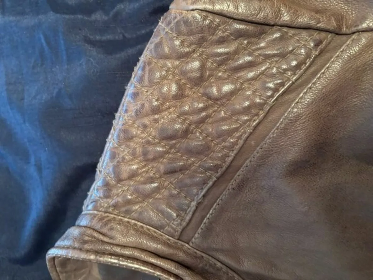 Womens Brown leather jacket size 12-14uk - Image 4