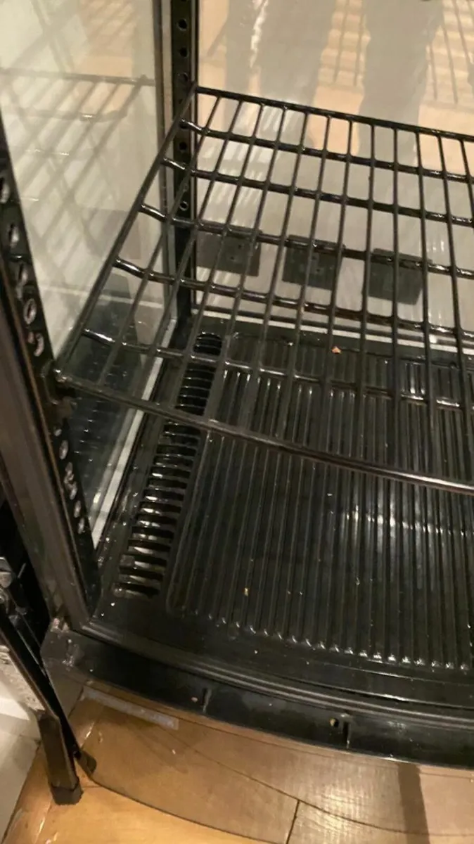 Cake Fridge, C-Series Curved Door Display - Image 2