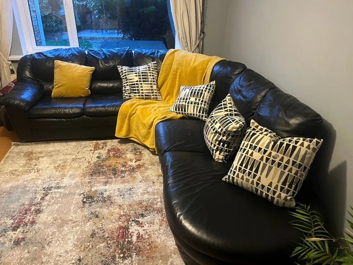 Black leather couch - Image 1