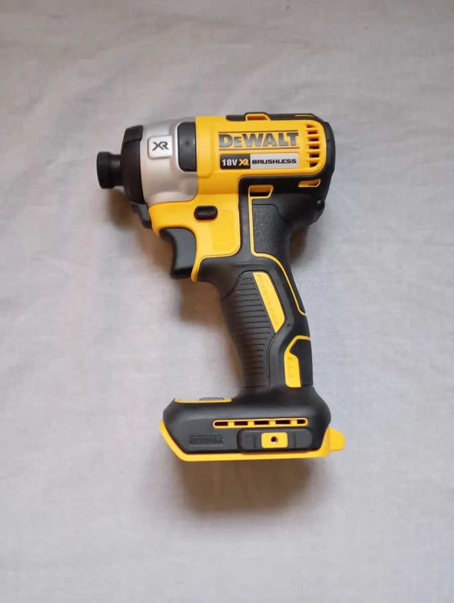 DeWalt dcf887 Impact Driver - Image 1