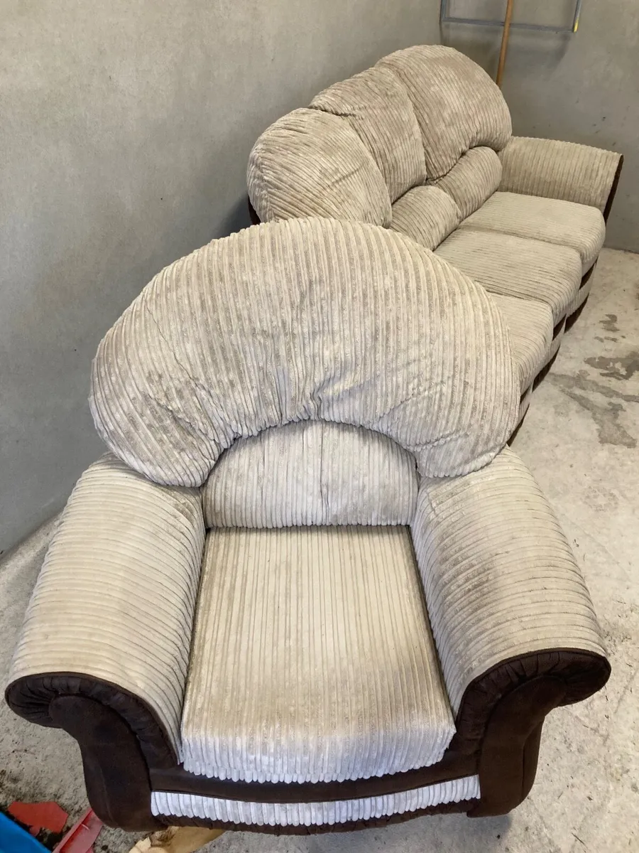 3 seater couch & 2 one seater chairs - Image 3