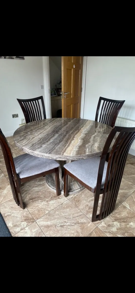 Kitchen dining table - Image 1