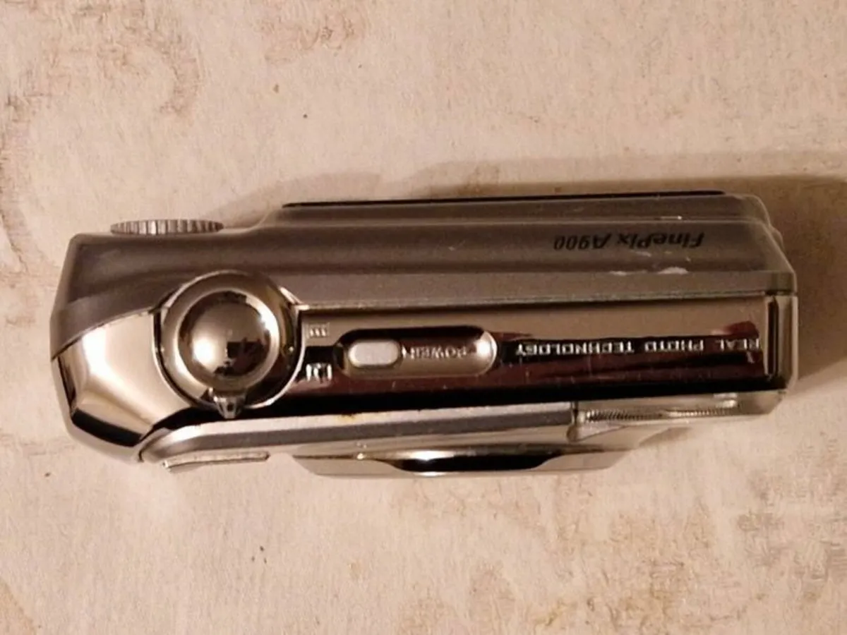 Fujifilm Finepix A900 9 MP Digital Camera - Image 2