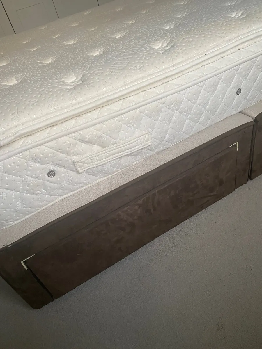 5 foot Bed base and mattress - Image 3