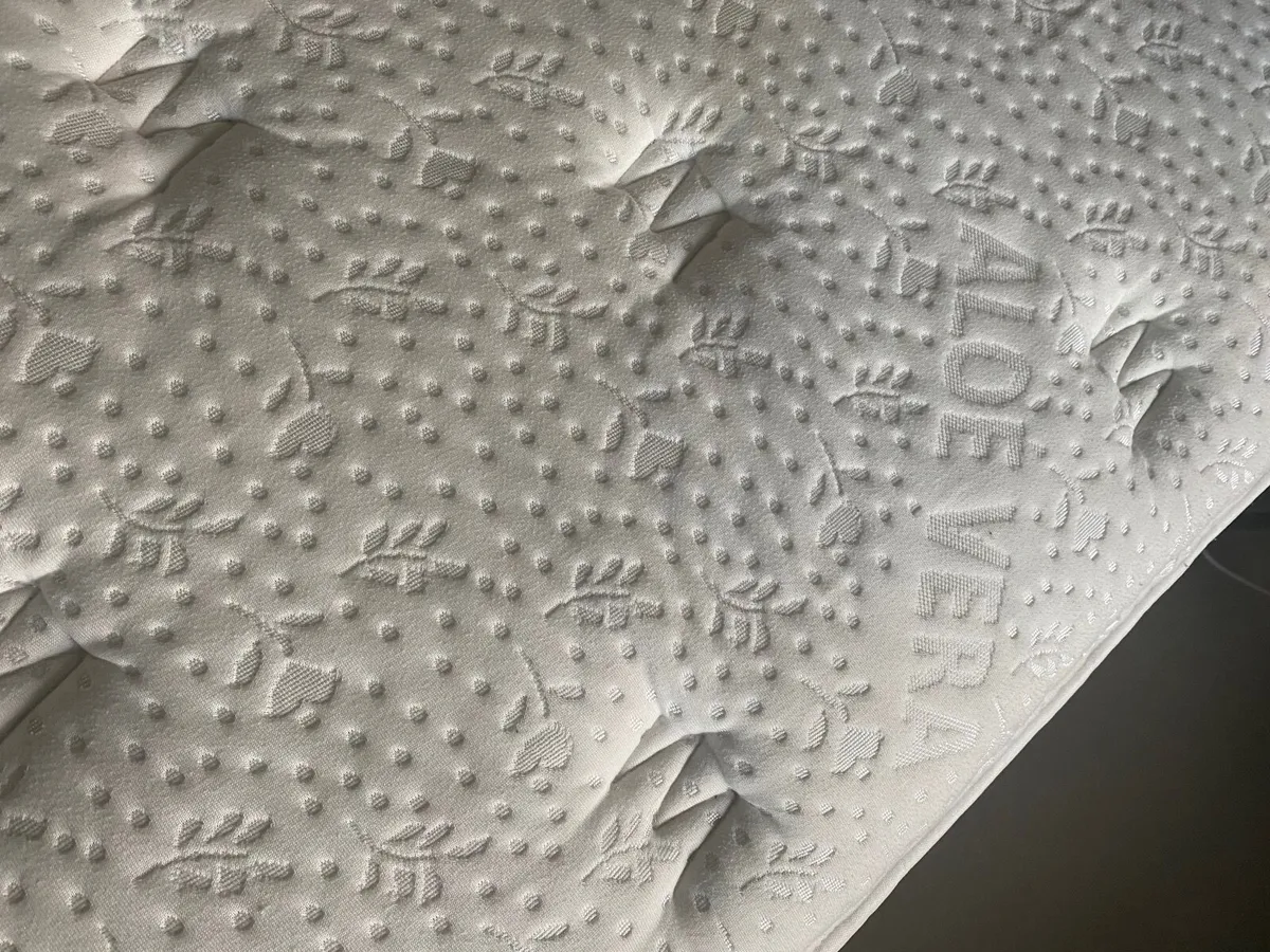 5 foot Bed base and mattress - Image 4