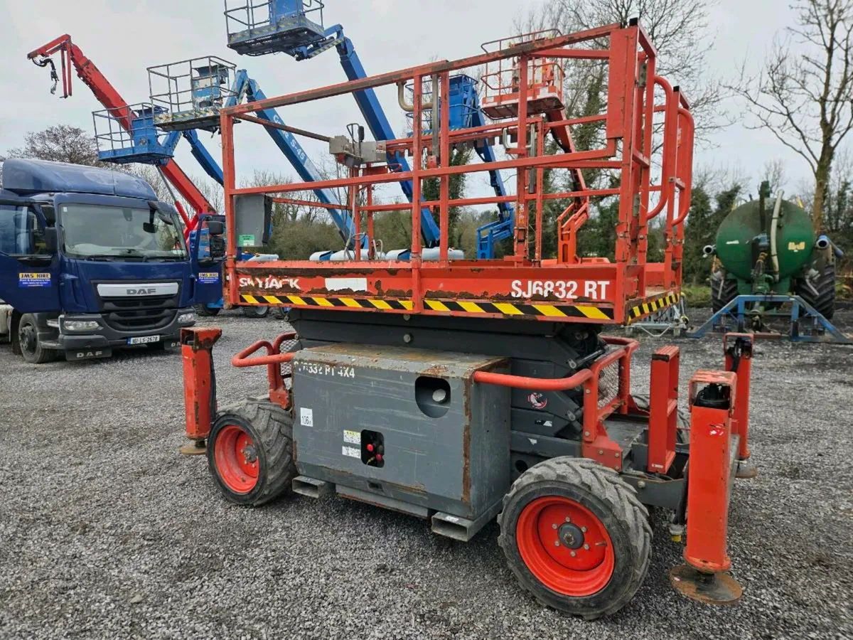 Skyjack scissors lift - Image 1