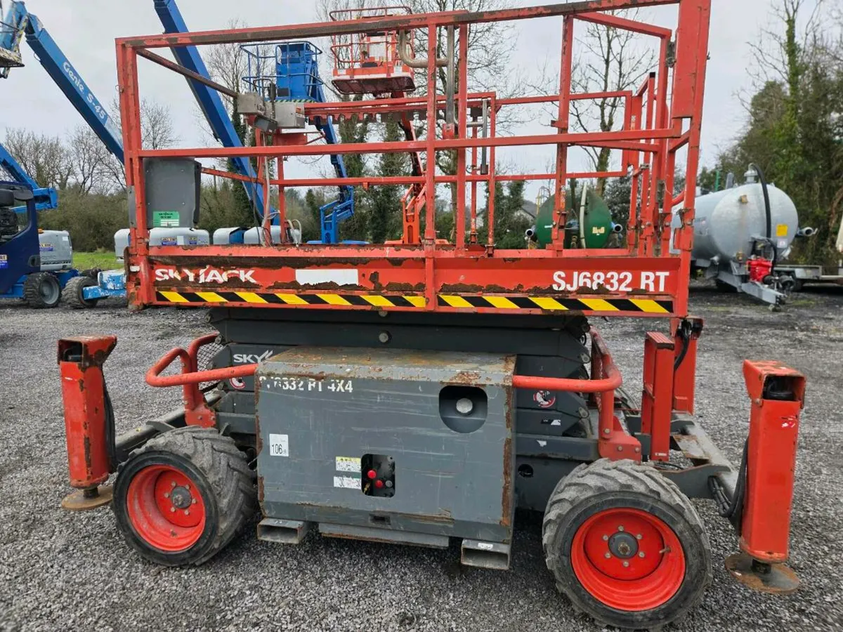 Skyjack scissors lift - Image 2