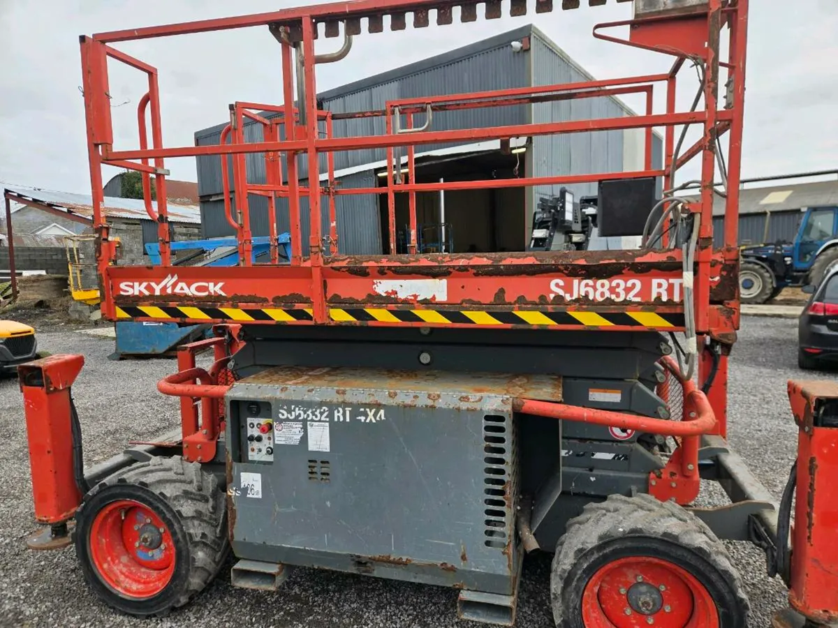 Skyjack scissors lift - Image 3