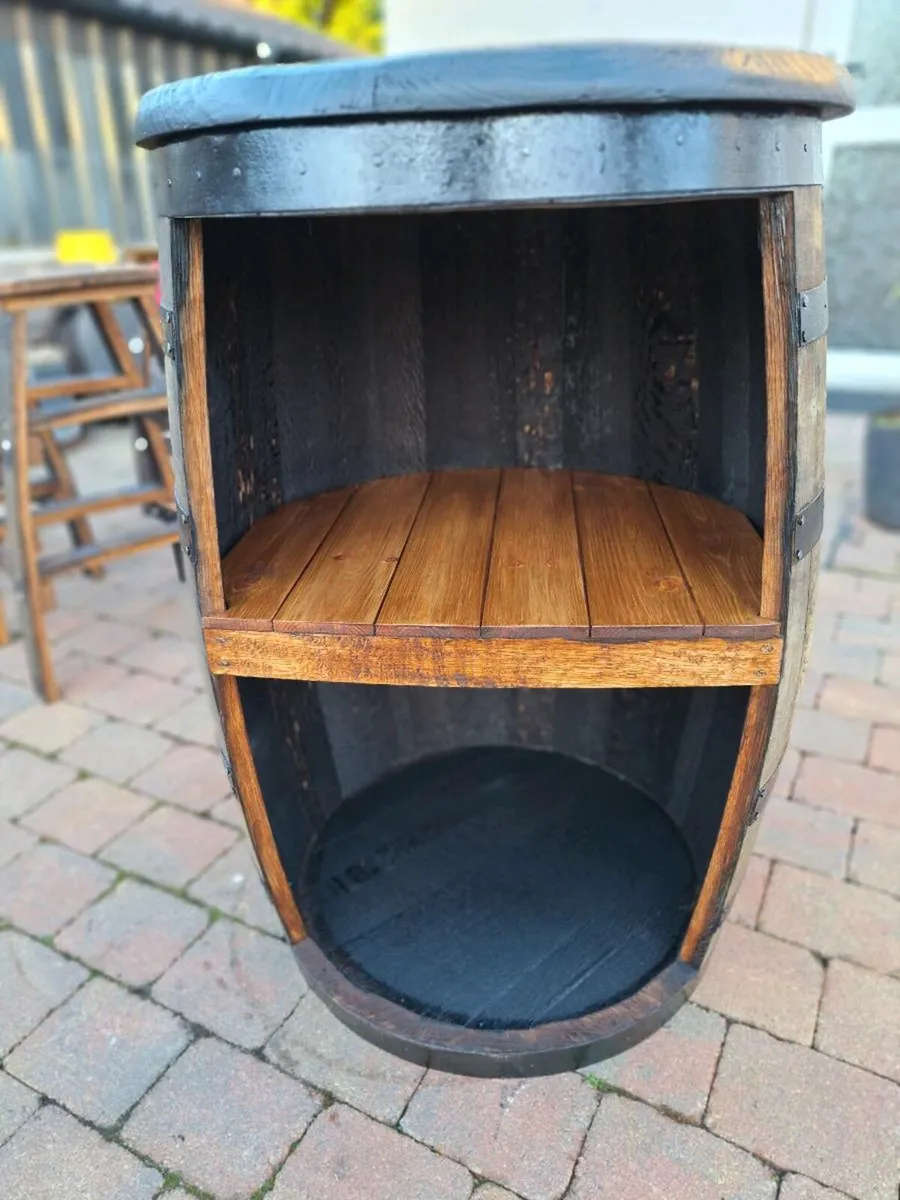 Oak barrel cabinet with stools - Image 4