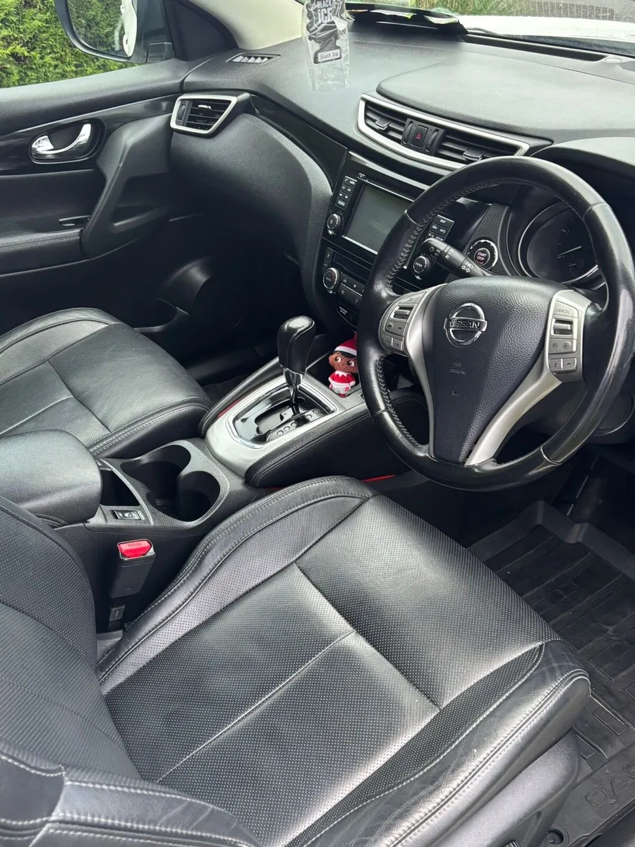 Nissan Qashqai Automatic - Image 3