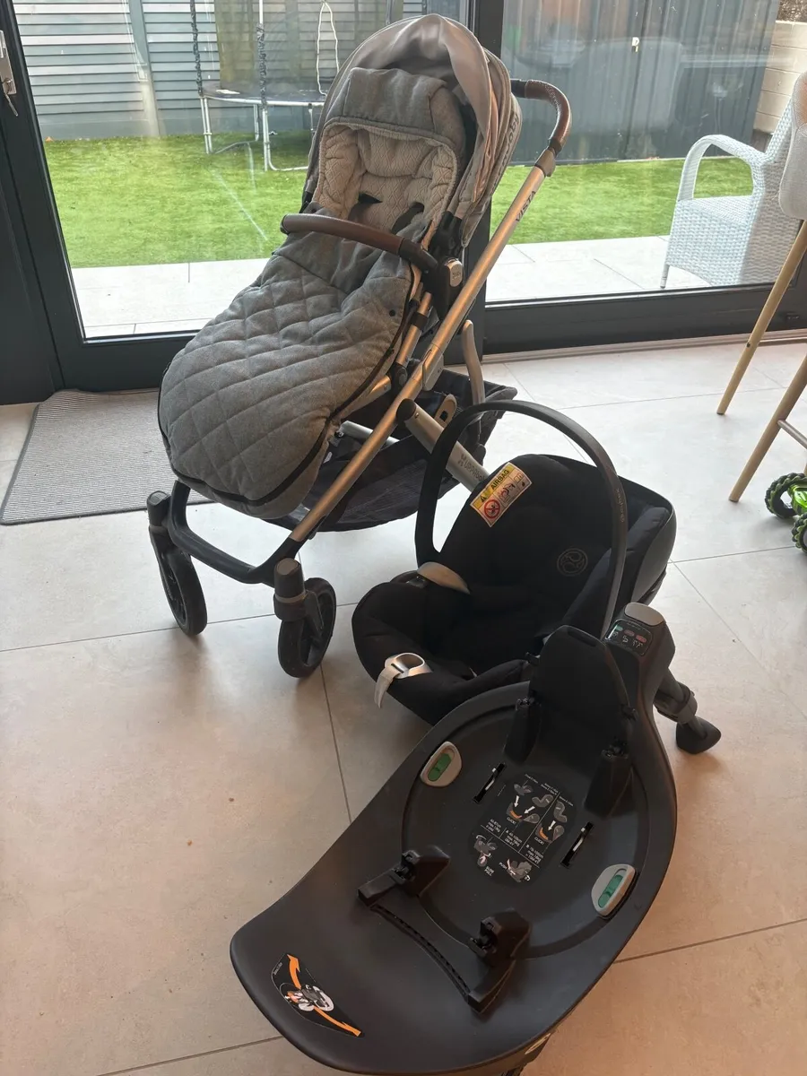 Uppababy/Cybex complete Travel System - Image 1