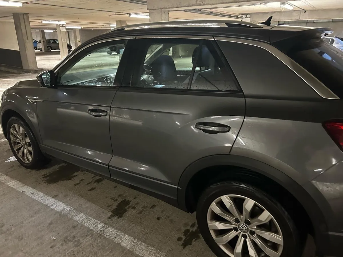 Volkswagen T-Roc 2019 R-Line - Image 2
