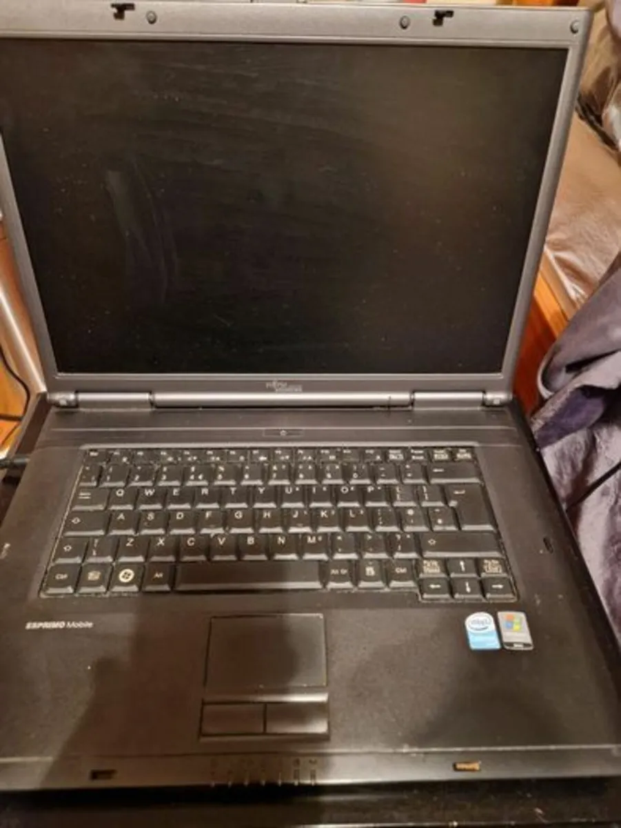 Fujitsu Esprimo V5535 Laptop, 1Terrabyte HDD - Image 1